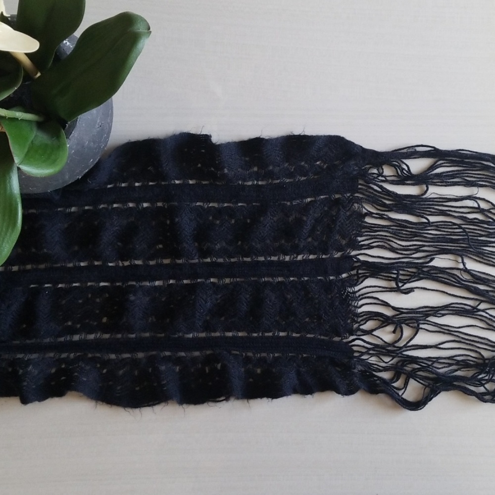 Black scarf - Picture 3 of 5